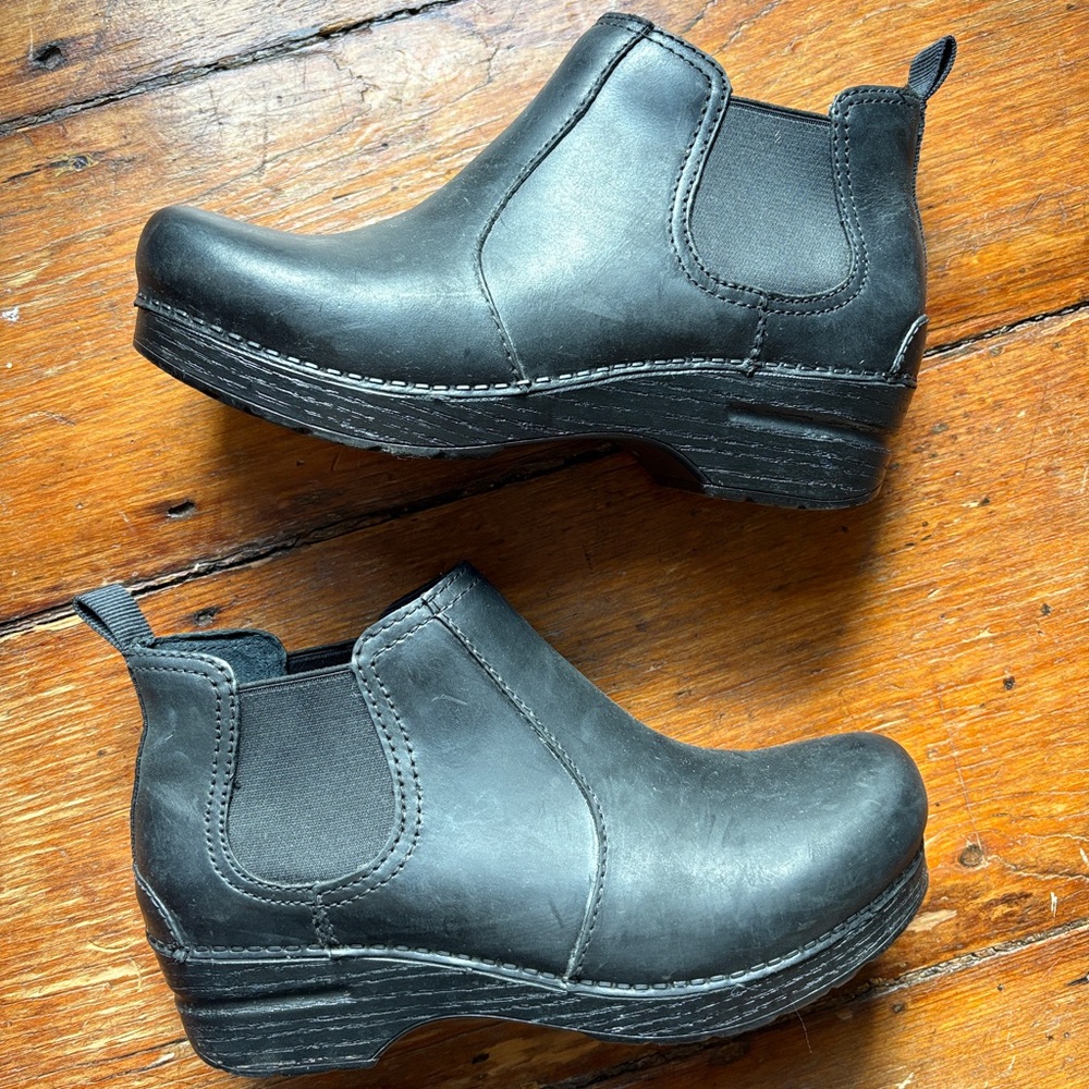 Dansko Frankie Boot in Black Oiled Leather 38